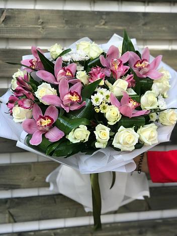 Букет цветов из: Розы и Хризантемы в Богатое Самарская область