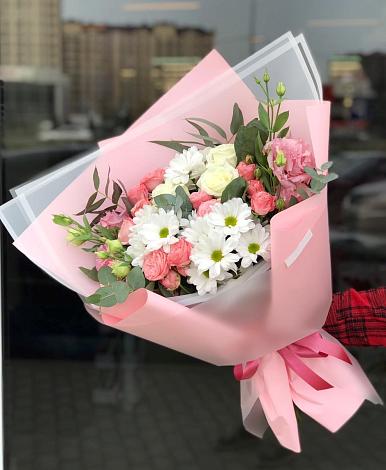 Букет цветов из: Розы, Лизиантусы и Хризантемы в Богатое Самарская область